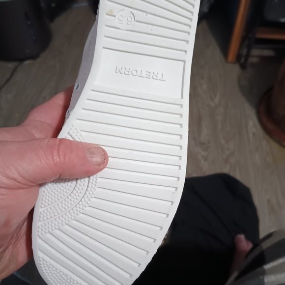 Shoes - Picture 4 of 4